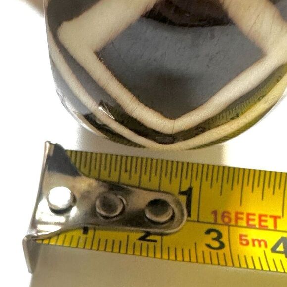 African resin brown and cream patterned  bangle bracelet - Picture 4 of 7